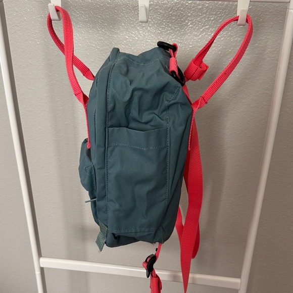Fjallraven Kånken Backpack in Teal and Coral - Picture 4 of 7